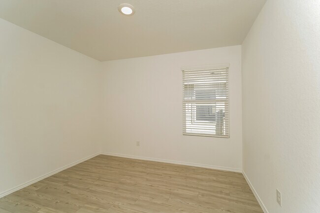 Building Photo - 8839 Barrow Path, Converse, TX