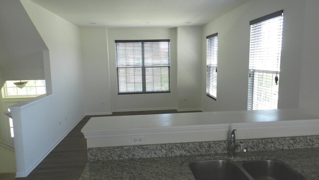 Building Photo - 2817 Henley Ln
