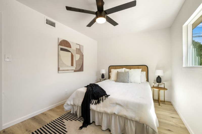 Building Photo - 8237 Cabin Springs Ave