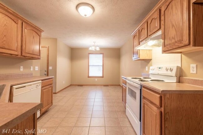 Building Photo - 841 S Eric St