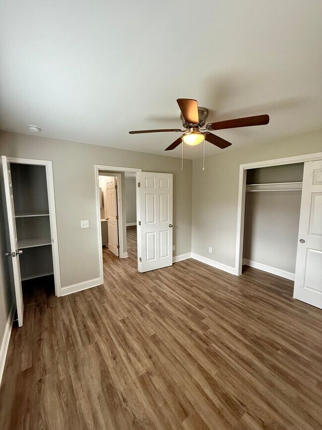 Building Photo - Oak Ridge 37830 - 1 Bedroom, 1 Bath Quadpl...