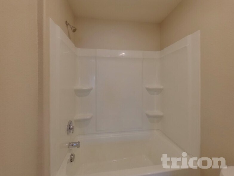 Building Photo - 2170 Southlea Dr