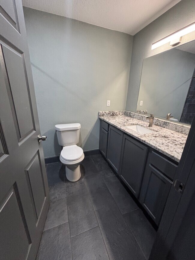 Building Photo - 2675 Golf Dr