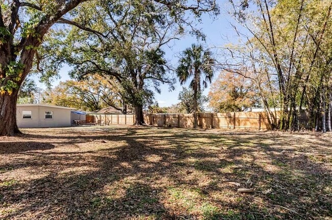Building Photo - 8911 Oren Ave