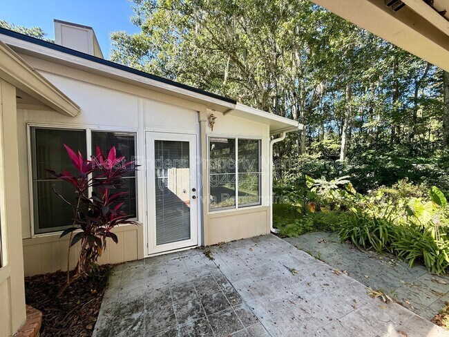 Building Photo - 2217 Hammock Oaks Dr N