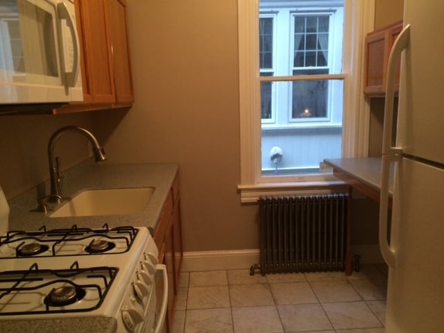 Building Photo - 346 College Ave