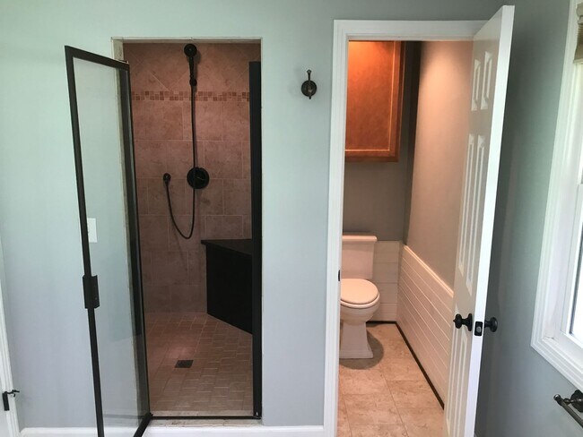 Building Photo - Meticulously Maintained Home in West Meade
