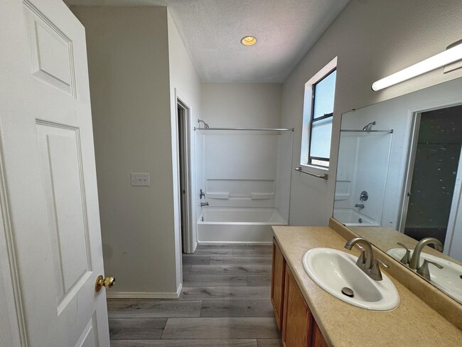 Building Photo - 1105 Meadowlark Way SE