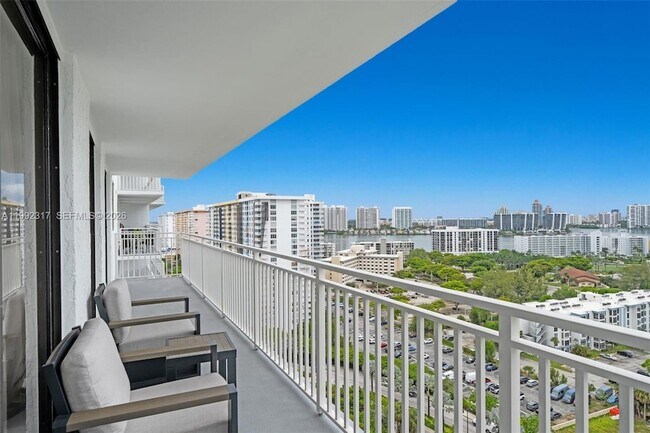 Building Photo - 210 174th St