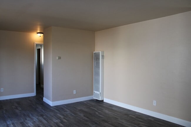 Building Photo - 1013-1013 12th St