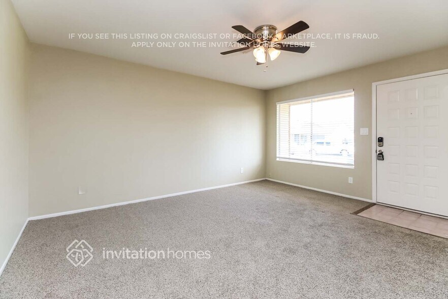 Building Photo - 811 E Hillview Cir