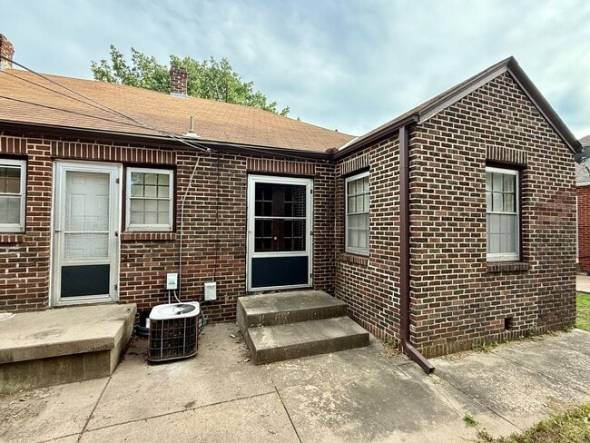 Building Photo - 4008 E Orme St