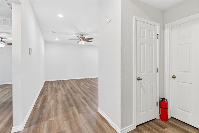 Building Photo - 1626 Comfy Wy