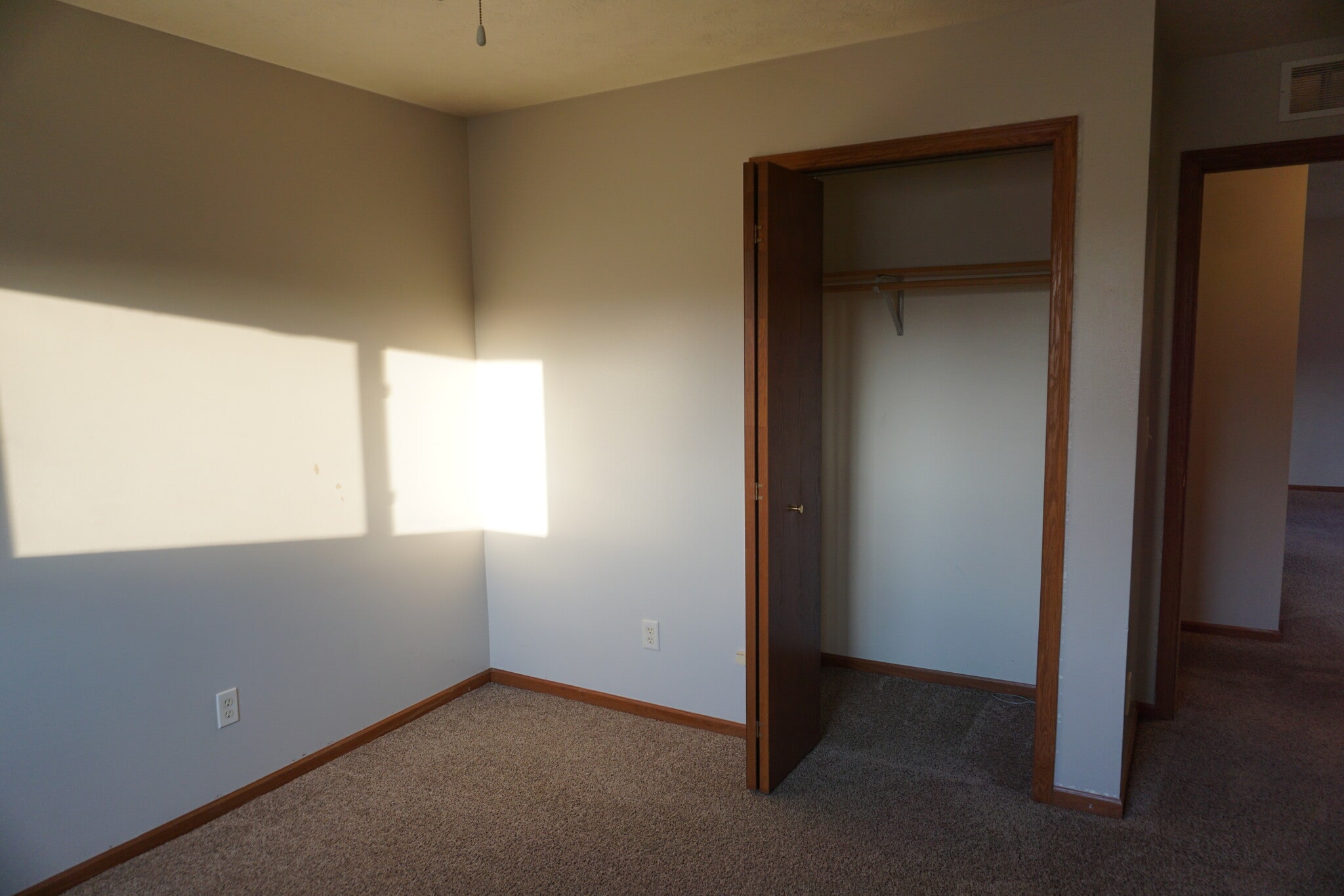 Building Photo - 1400 E Rushmore Dr