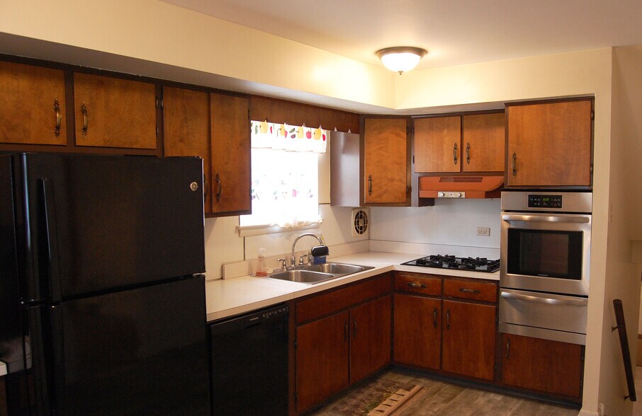 Building Photo - 979 Glasgow St