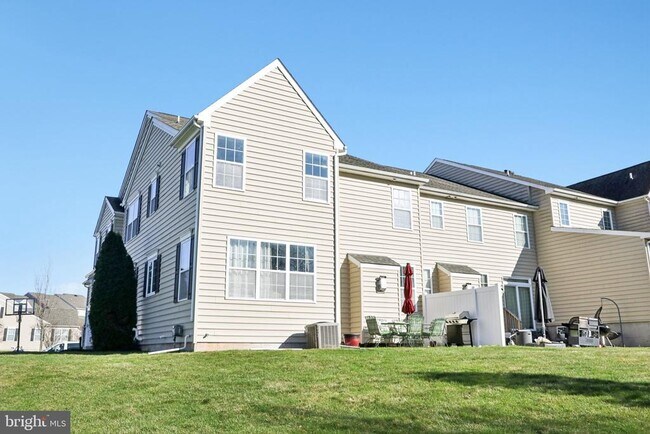 Building Photo - 1035 Thorndale Dr