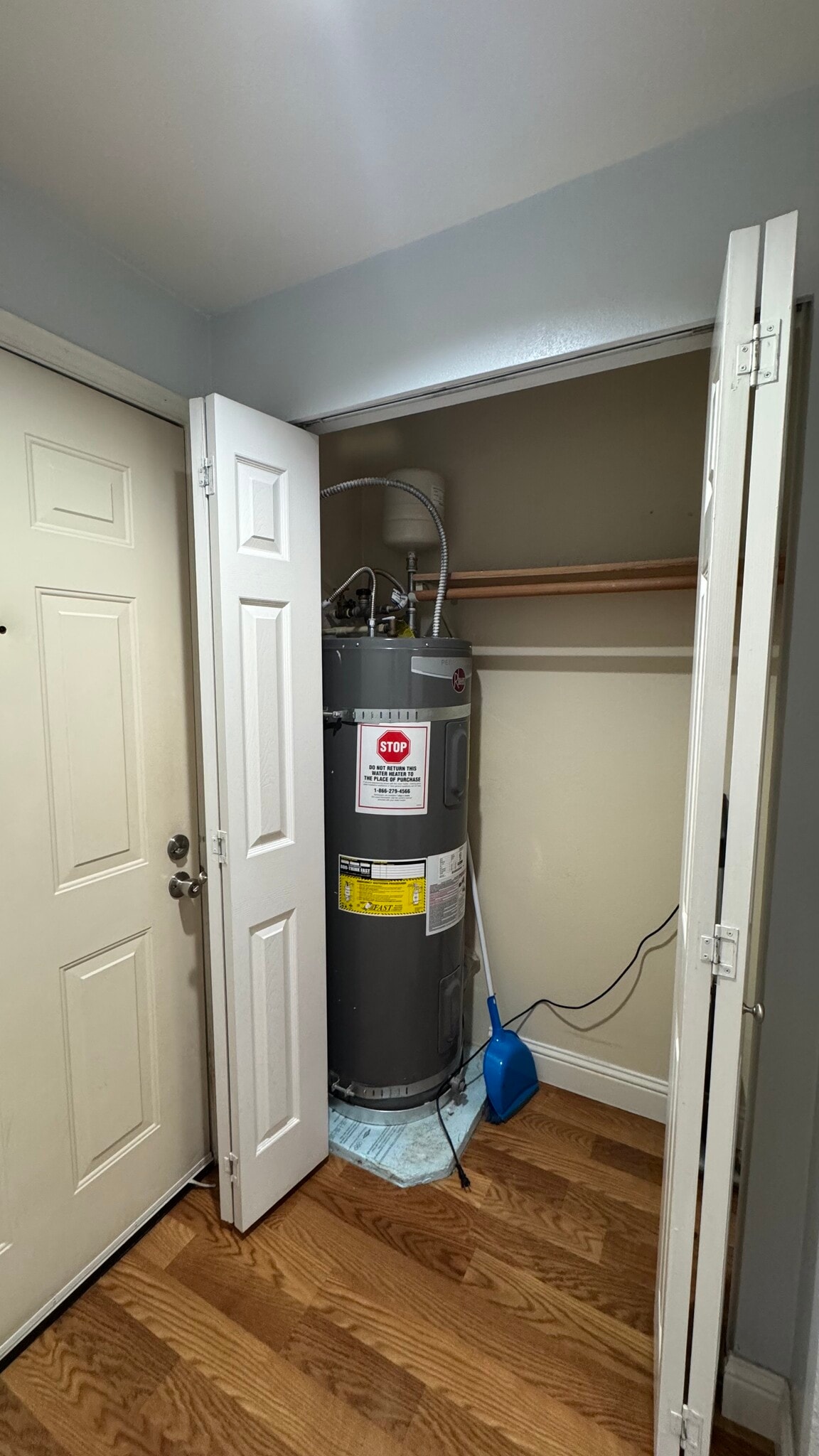 Closet/Water Heater - 15805 Waynita Way NE