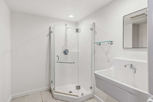 Building Photo - Charming Rustic 3-Bedroom + bonus rooms in Ashland, OR