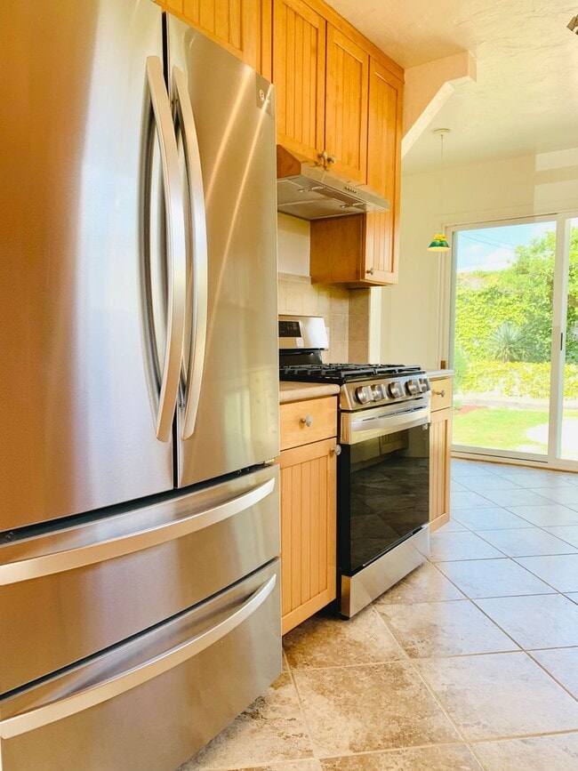 Building Photo - BEAUTIFUL 3BD/2BA HOME WITH A SPACIOUS BAC...