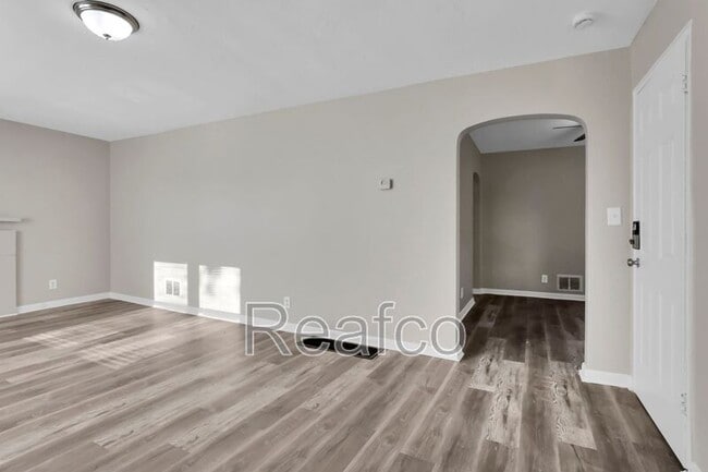 Building Photo - 397 S Chase Ave