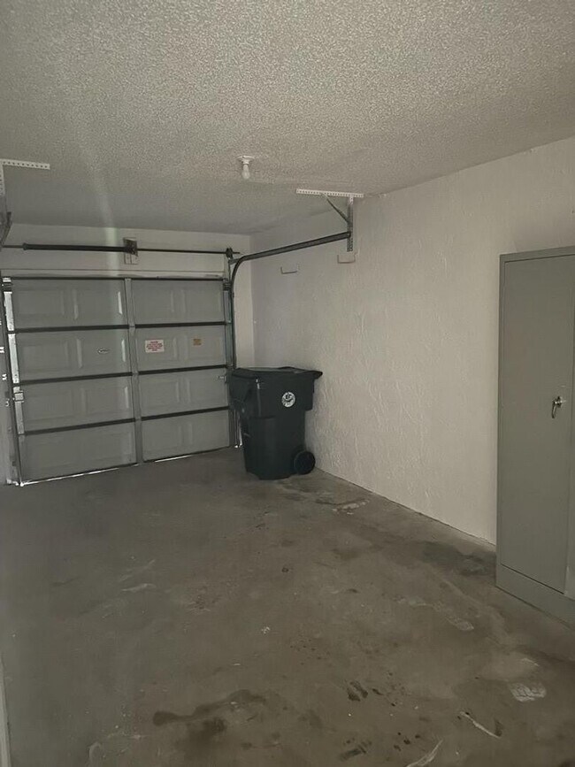 Building Photo - 406 Buttonwood Pl
