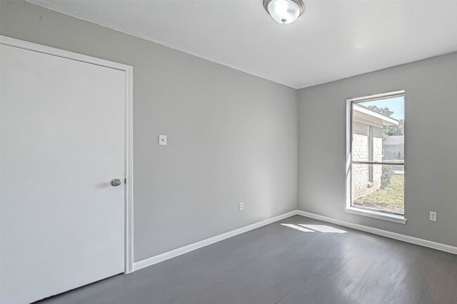 Building Photo - 4302 Wildacres Dr