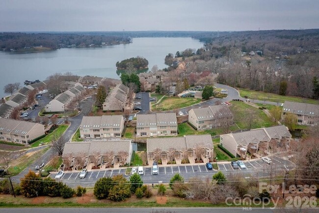 Building Photo - 14623 Waterside Dr