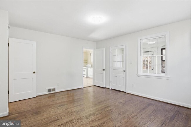 Building Photo - 904 N Ivy St