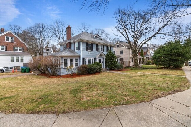 Building Photo - 859 Fellsway W