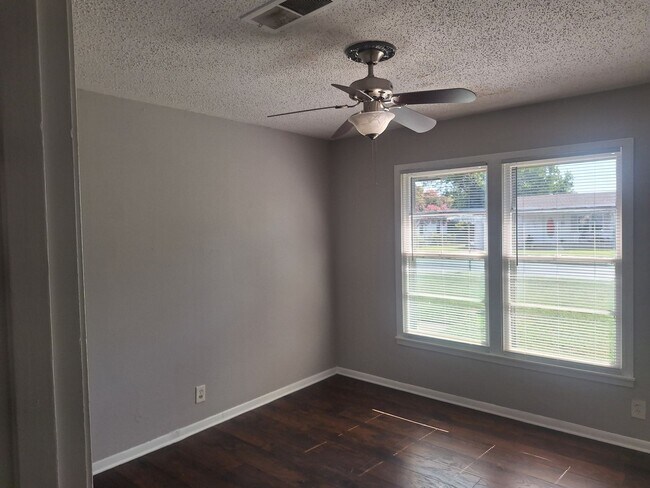 Building Photo - 1225 Harrison Ln