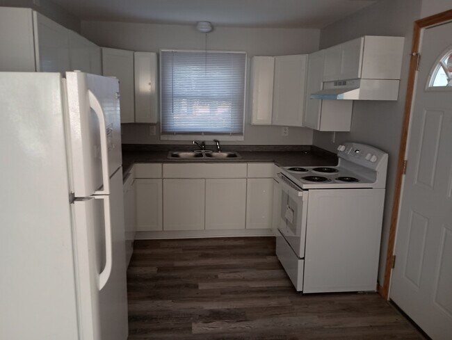 Kitchen - 413 Chestnut St