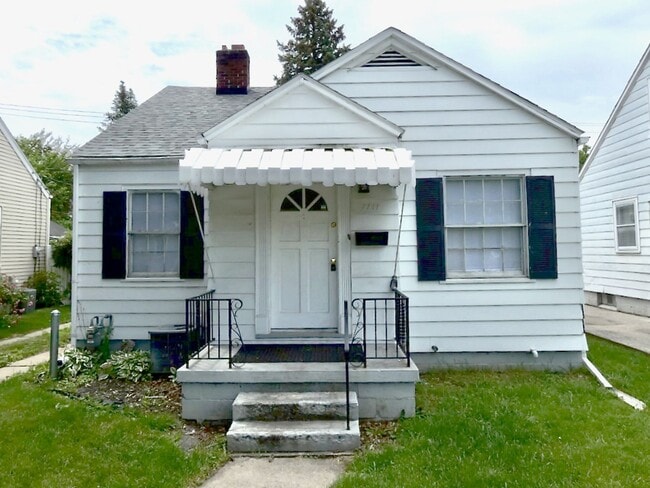 Building Photo - 2211 W Sylvania Ave