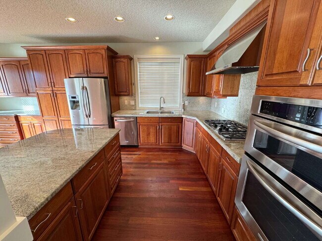 Building Photo - 4 Bedroom - 2 1/2 Bath Tualatin Home