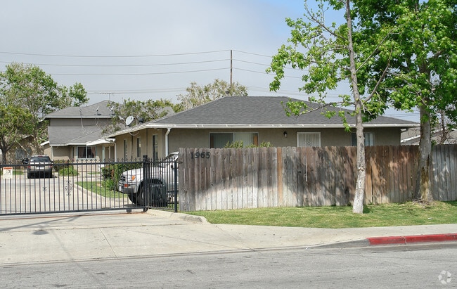 Primary Photo - 1965 Wallace Ave