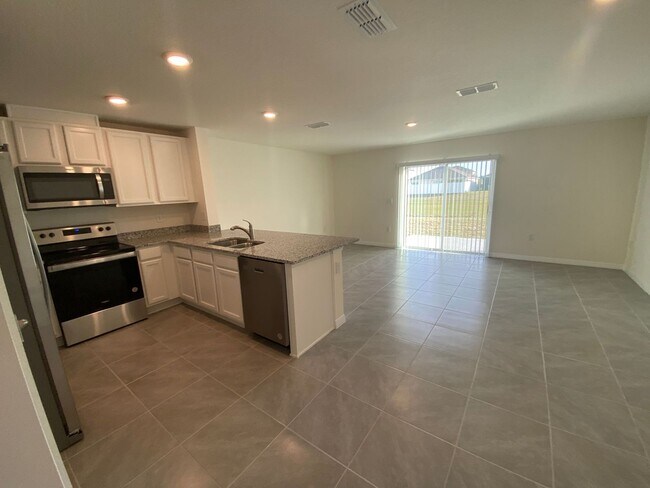 Building Photo - 3 Bedroom 2.5 Bath Townhouse in Harmony West for RENT!