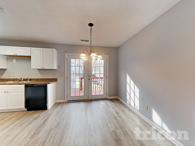 Building Photo - 575 Woodcrest Manor Dr