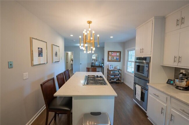 Building Photo - 1210 Lenox Cir NE