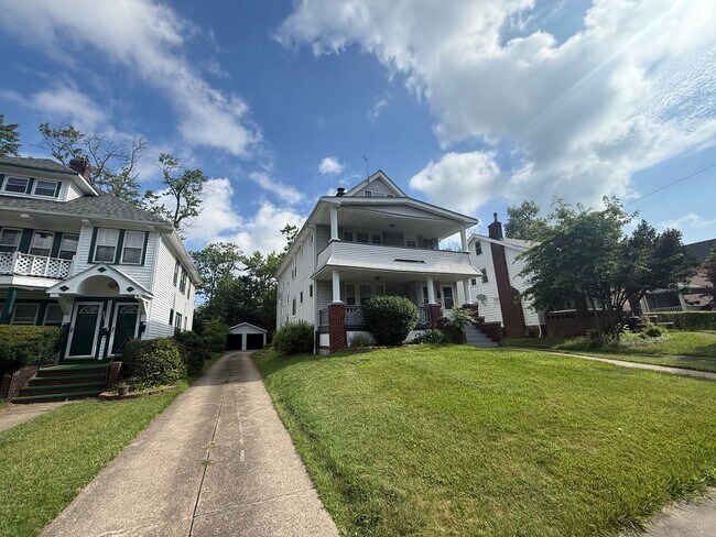 Primary Photo - 3317 E Scarborough Rd