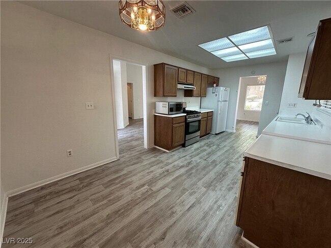 Building Photo - 2419 Desert Glen Dr