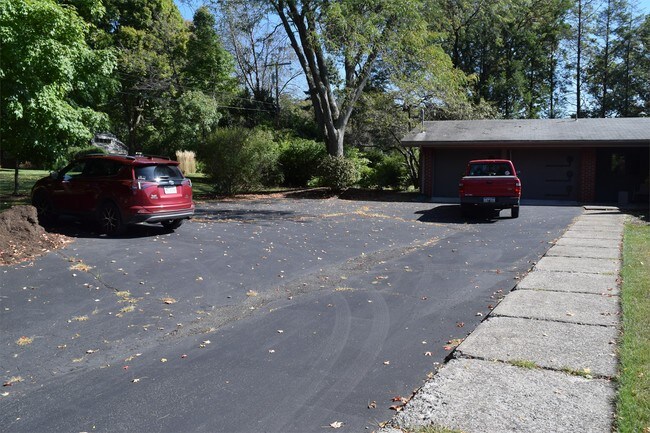 Building Photo - 301 Homan Ave