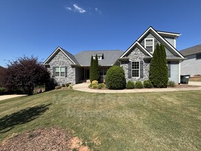 Building Photo - 100 Sawbriar Ct