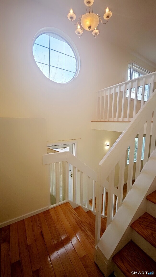 Building Photo - 20 Apple Way