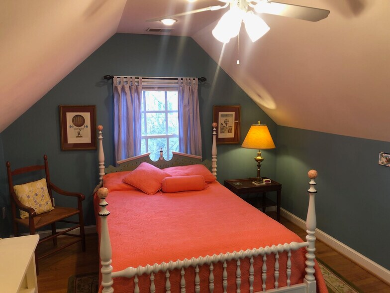 Building Photo - 5804 Searl Ter