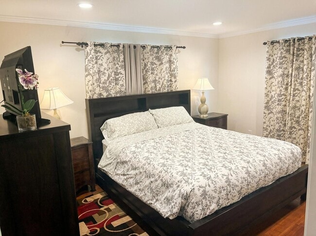 Building Photo - Charming 3-Bedroom Home with Inviting Outdoor Space