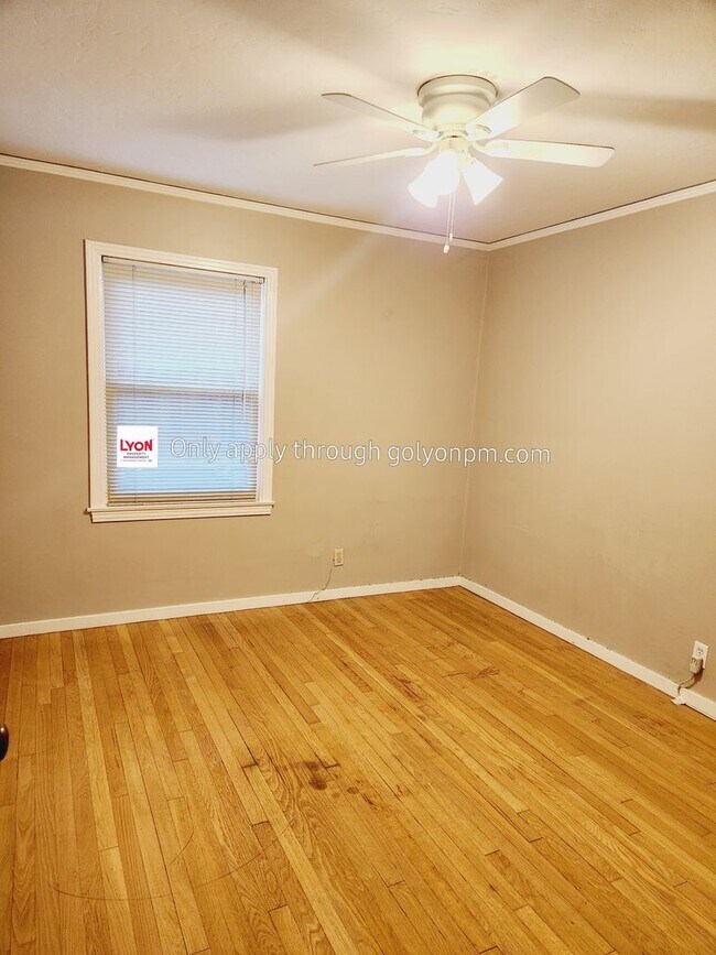 Building Photo - 936-940sa