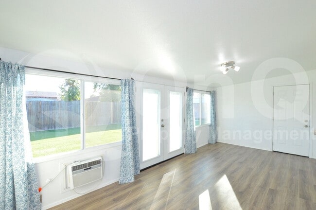 Building Photo - 1305 E Downing St