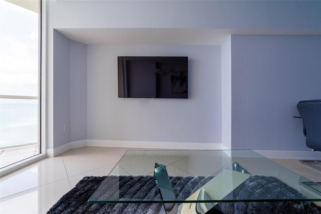 Building Photo - 16699 Collins Ave