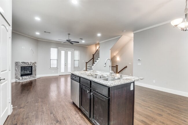 Building Photo - 4323 Dickason Ave