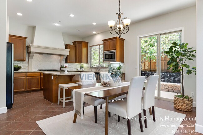 Building Photo - Beautiful 4 Bedroom Home in Catta Verdera