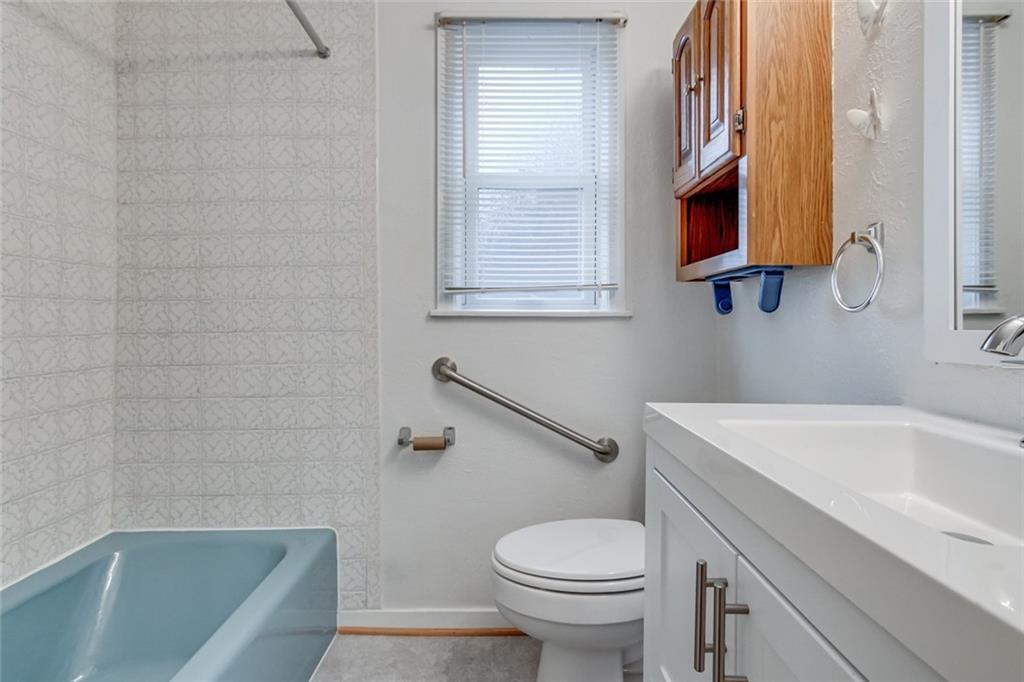 Bathroom - 1453 Woodbine St